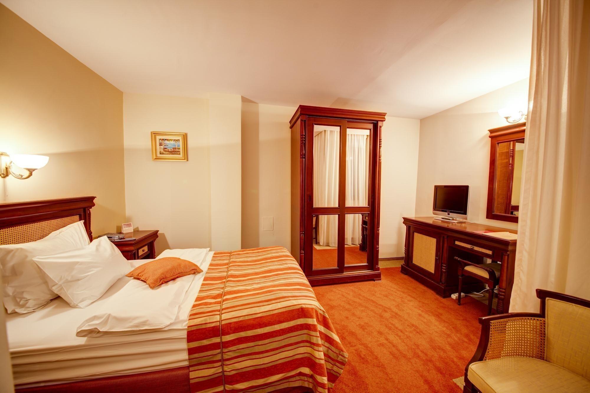 Atrium Ateneu Center Hotel